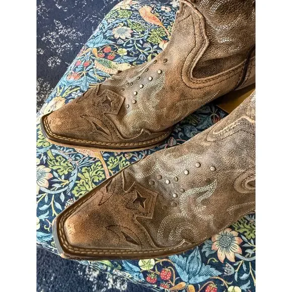 LAREDO LUCRETIA STUDDED SNAKE INLAY WESTERN BOOTS - SNIP TOE Sz. 8.5 - Picture 9 of 10